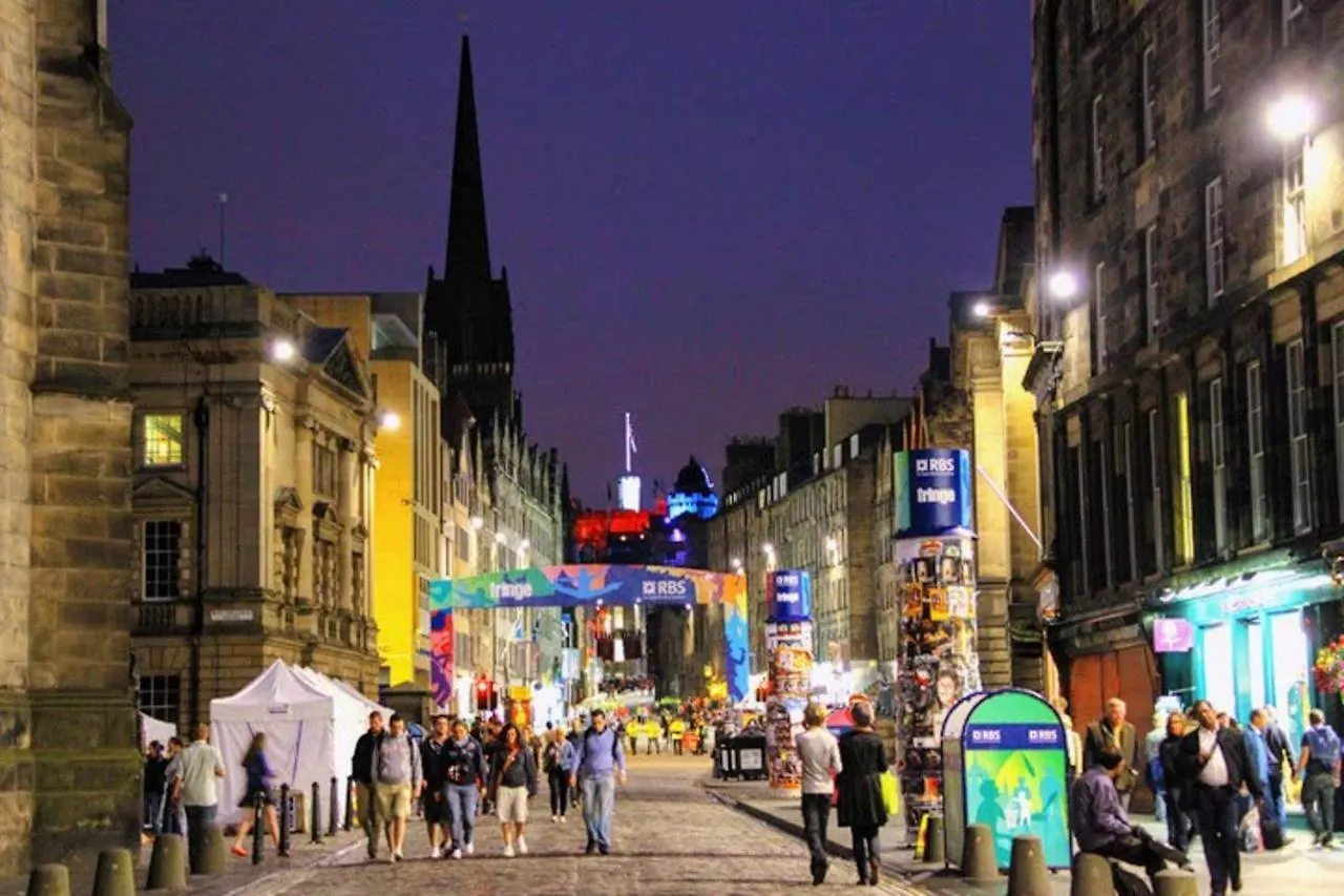 Apartment *Amazing Location!*In Heart Of The City. 2Br & Cot Edinburgh